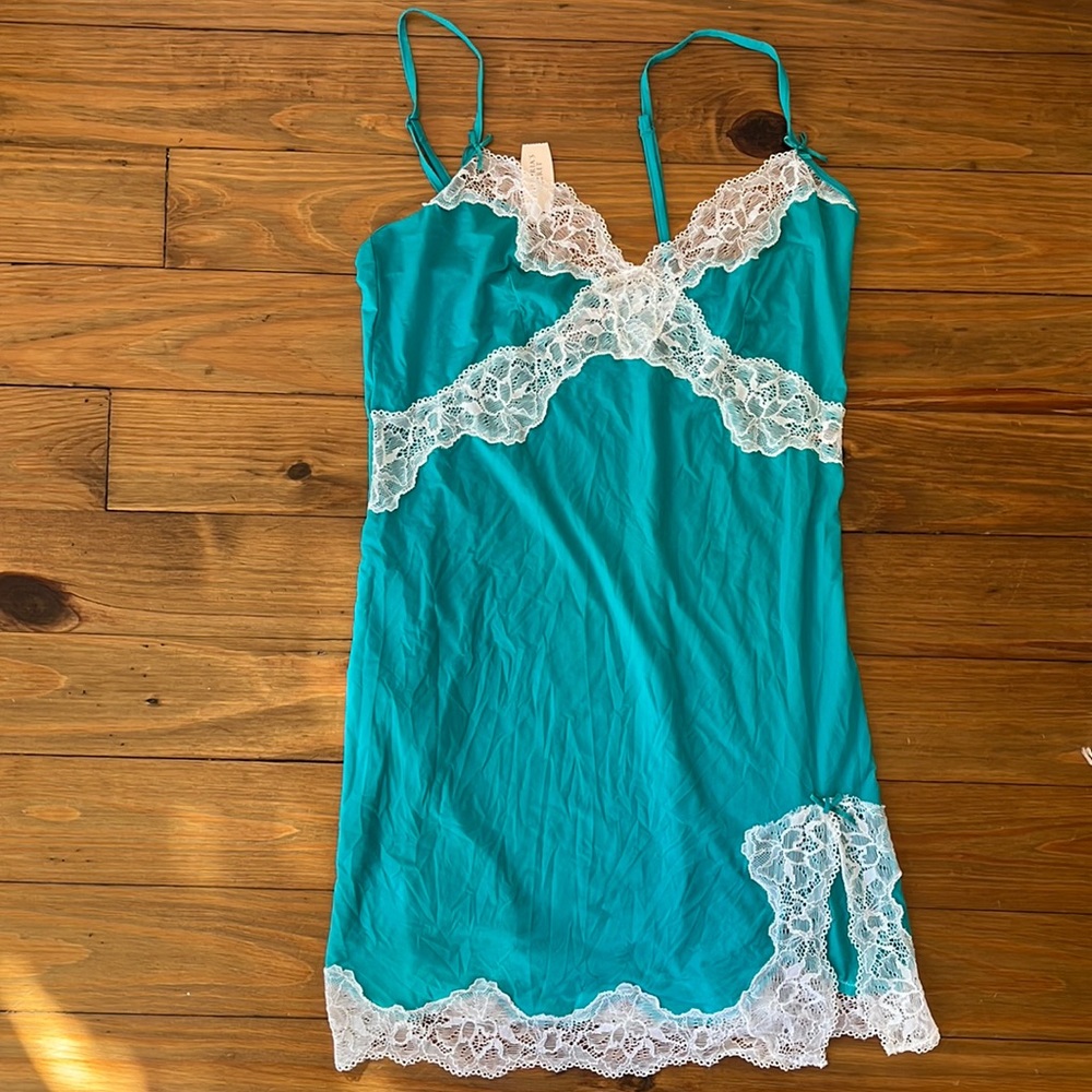 Victoria’s Secret NWT teal nighty size S